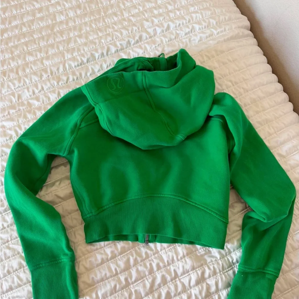 Lululemon Scuba Full-Zip Hoodie  Green , Size 6 great conditions